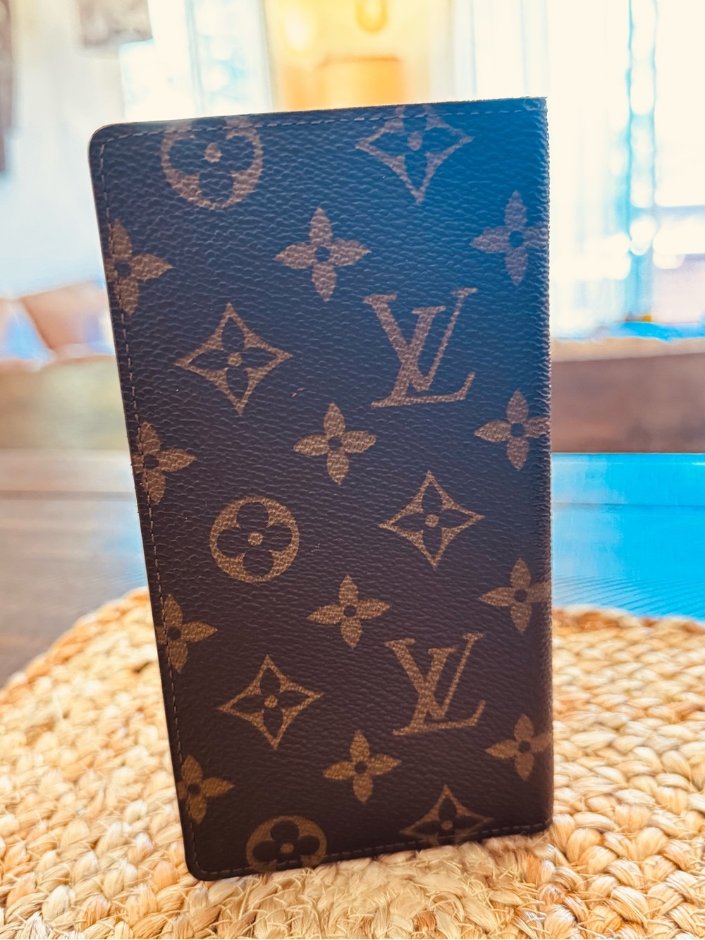 LOUIS VUITTON
Monogram Porte Valeurs
Checkbook Wallet 2012 - Picture 2 of 13